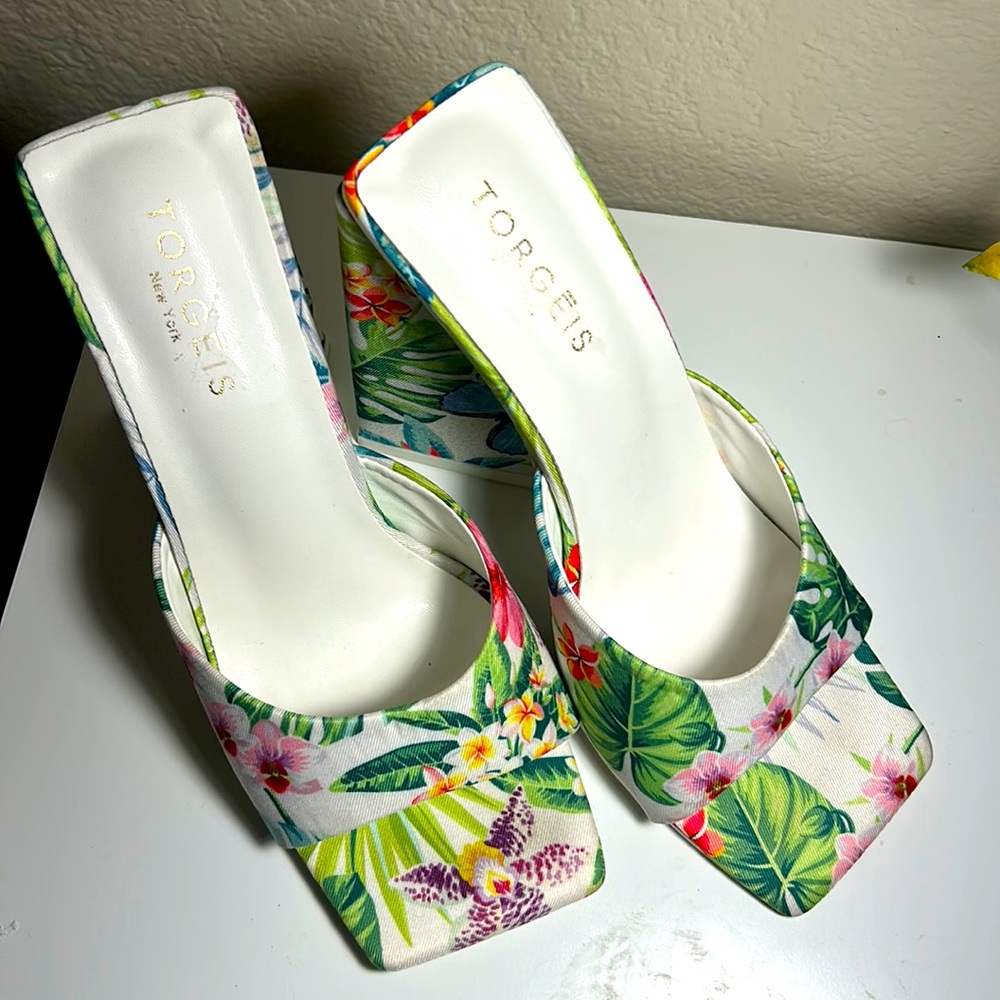 Torgeis floral tropical mules heels open back and toes
